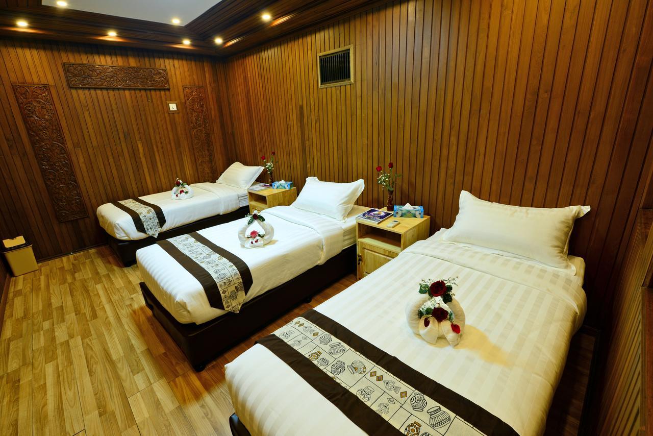 Backpacker Hostel (Adults Only) Yangón Exterior foto