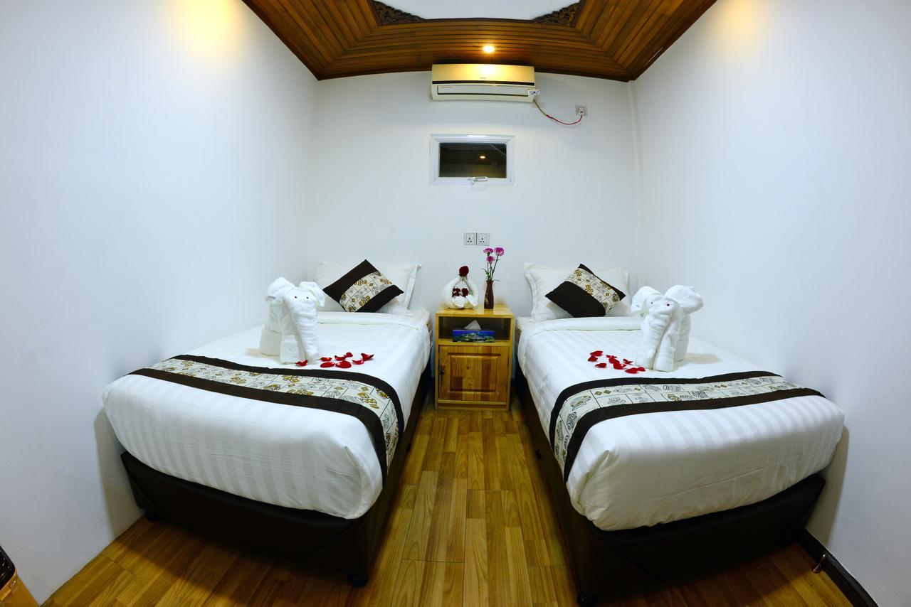 Backpacker Hostel (Adults Only) Yangón Exterior foto
