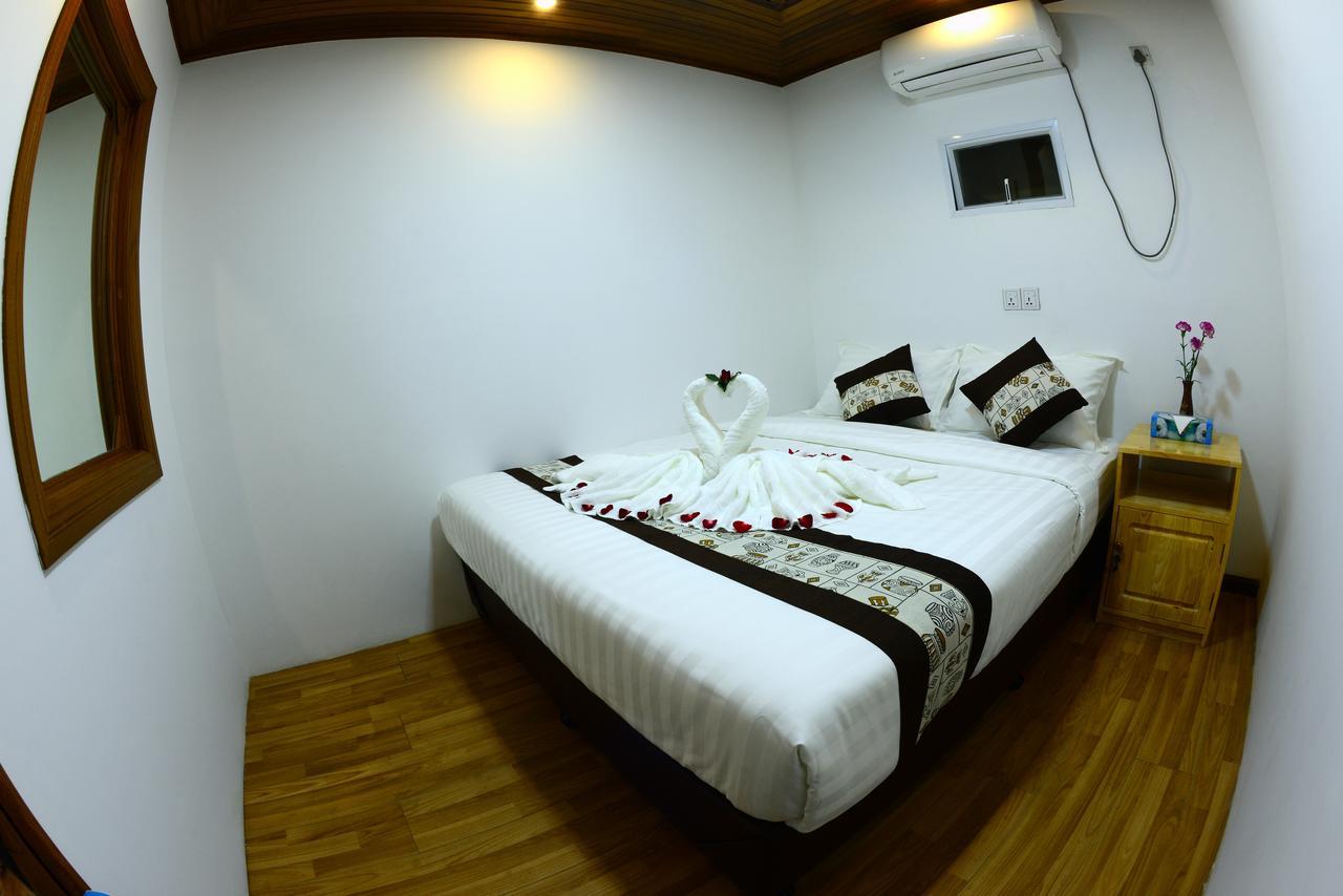 Backpacker Hostel (Adults Only) Yangón Exterior foto