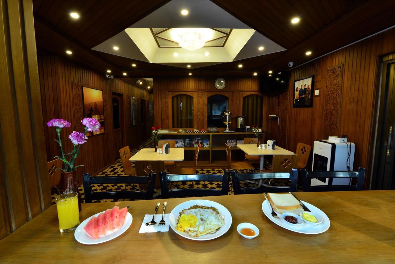 Backpacker Hostel (Adults Only) Yangón Exterior foto