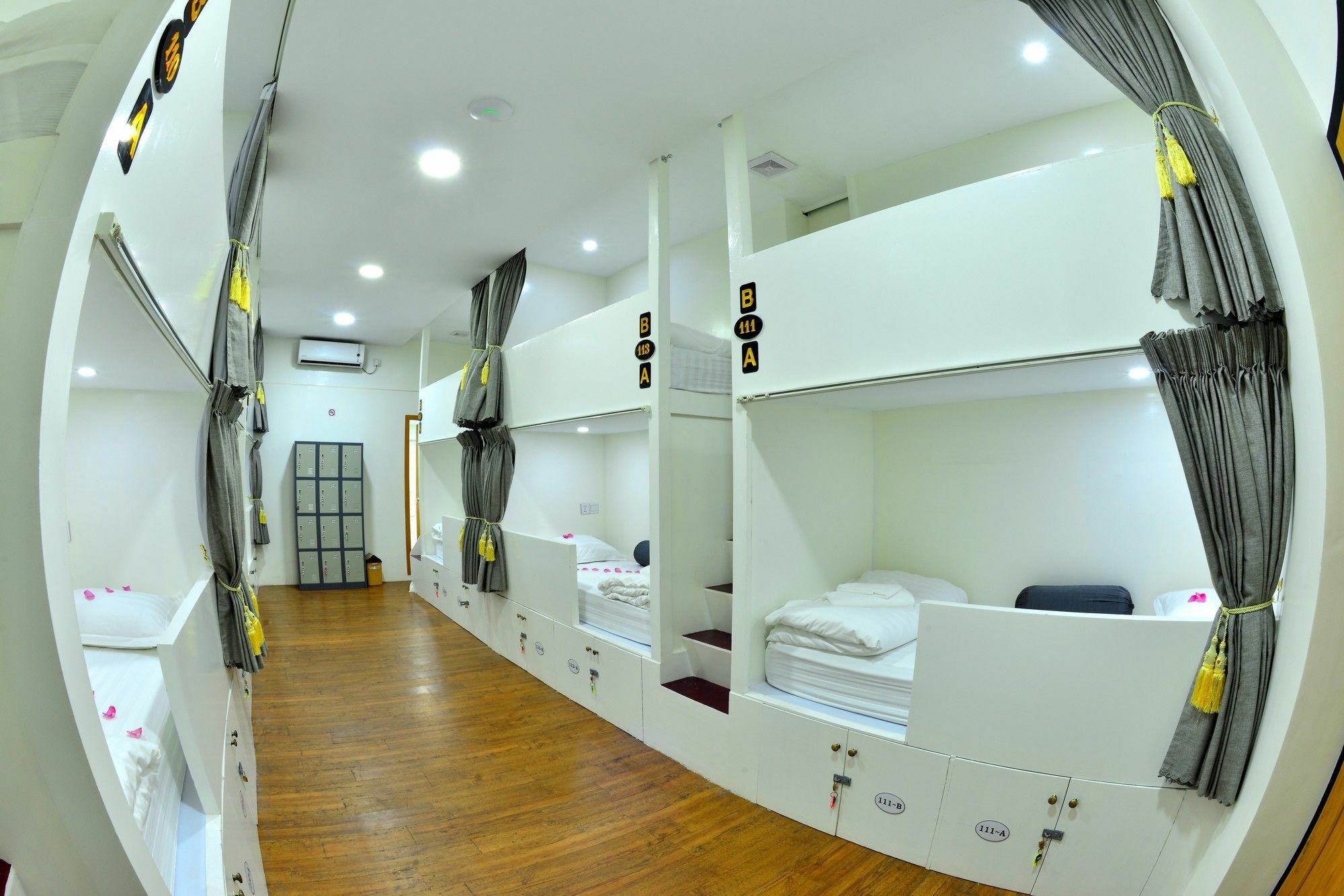 Backpacker Hostel (Adults Only) Yangón Exterior foto