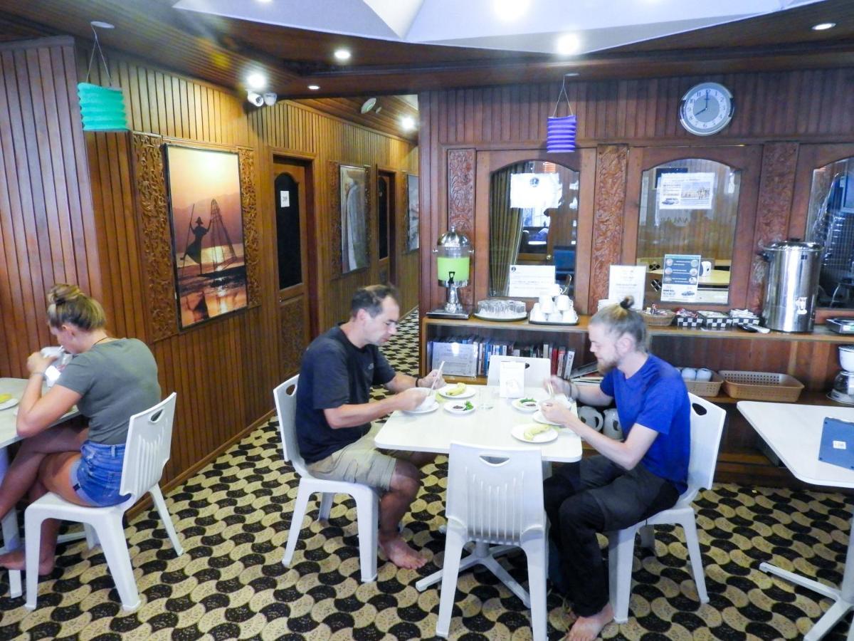 Backpacker Hostel (Adults Only) Yangón Exterior foto